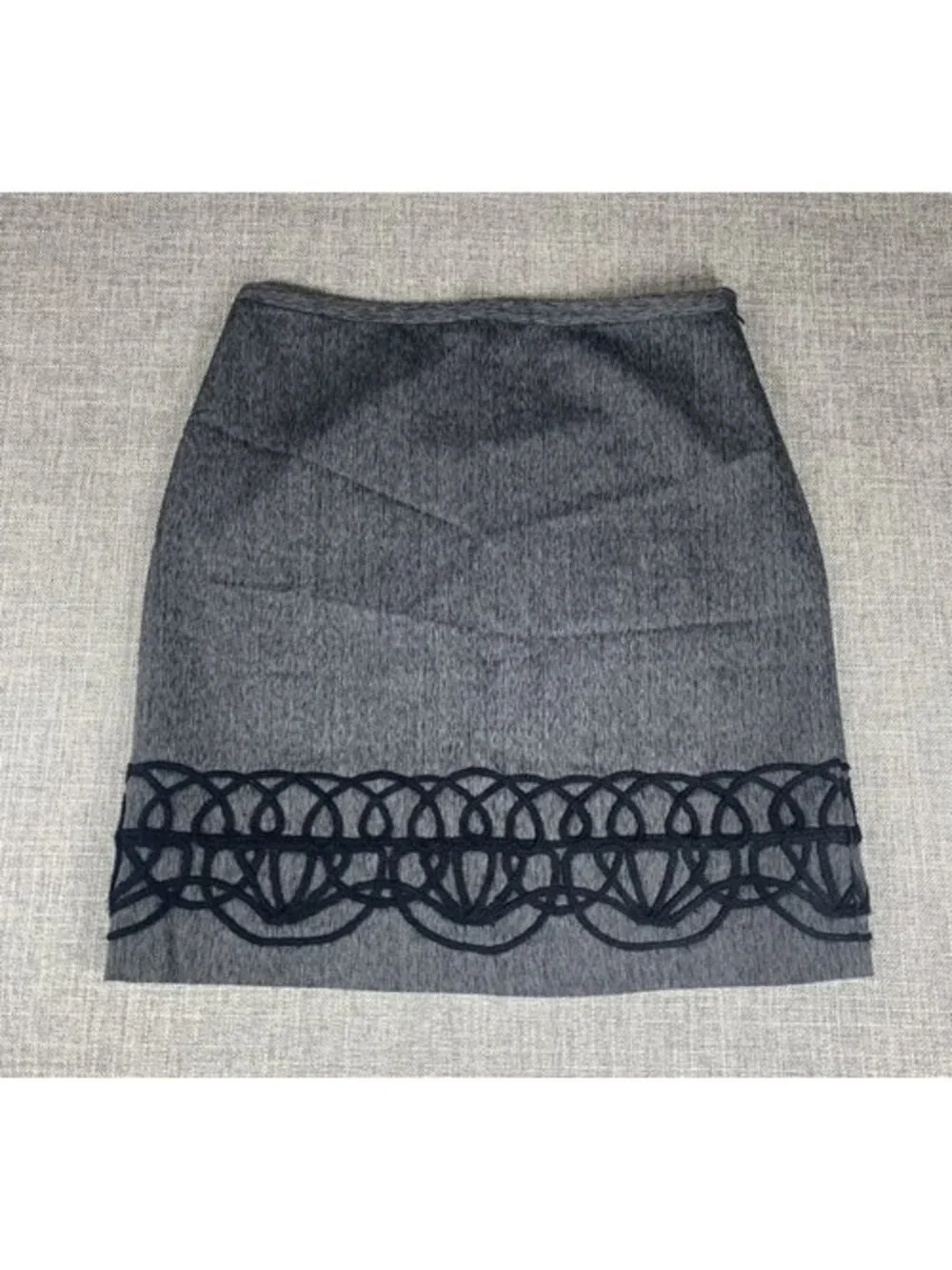 Ann Taylor Loft Skirt Women’s Size 2 Gray & Black Appliqué Career Dressy